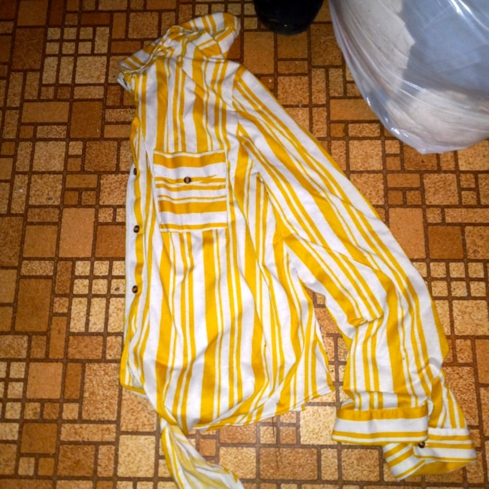 Women's button up and tied at the bottom XL